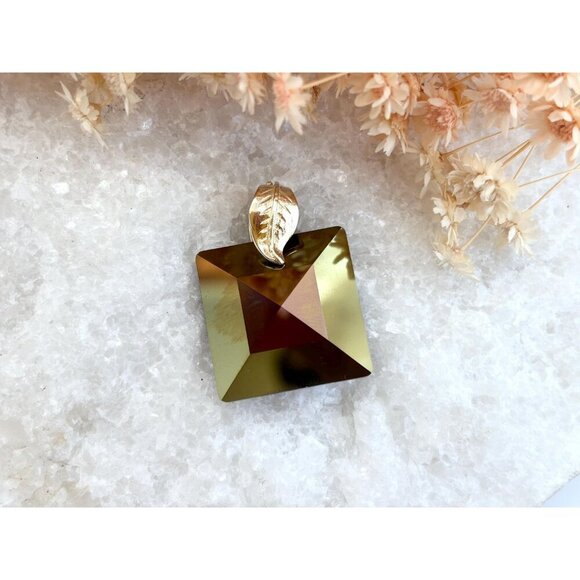 Prismatic Princess Cut Faux Sapphire Gold Leaf Vintage Pendant | Charm - 1" - Picture 3 of 9